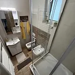 Modern And Vibrant Apartamento